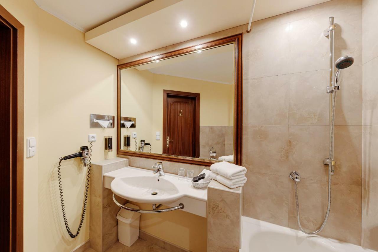 Louren Hotel Prague Ngoại thất bức ảnh
